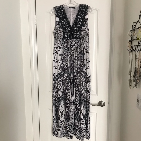 Apt. 9 Dresses & Skirts - Black & white maxi dress Apt. 9 Dresses & Skirts - Black & white maxi dress